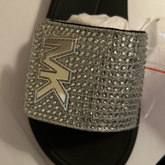 Michael Kors flip flops . - Picture 4 of 4